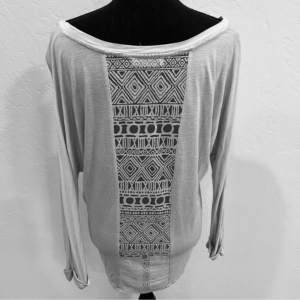 Flowy shirt with geometric design